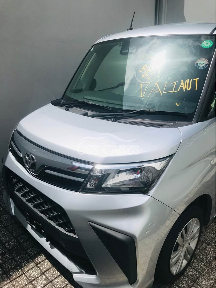 Toyota roomy x