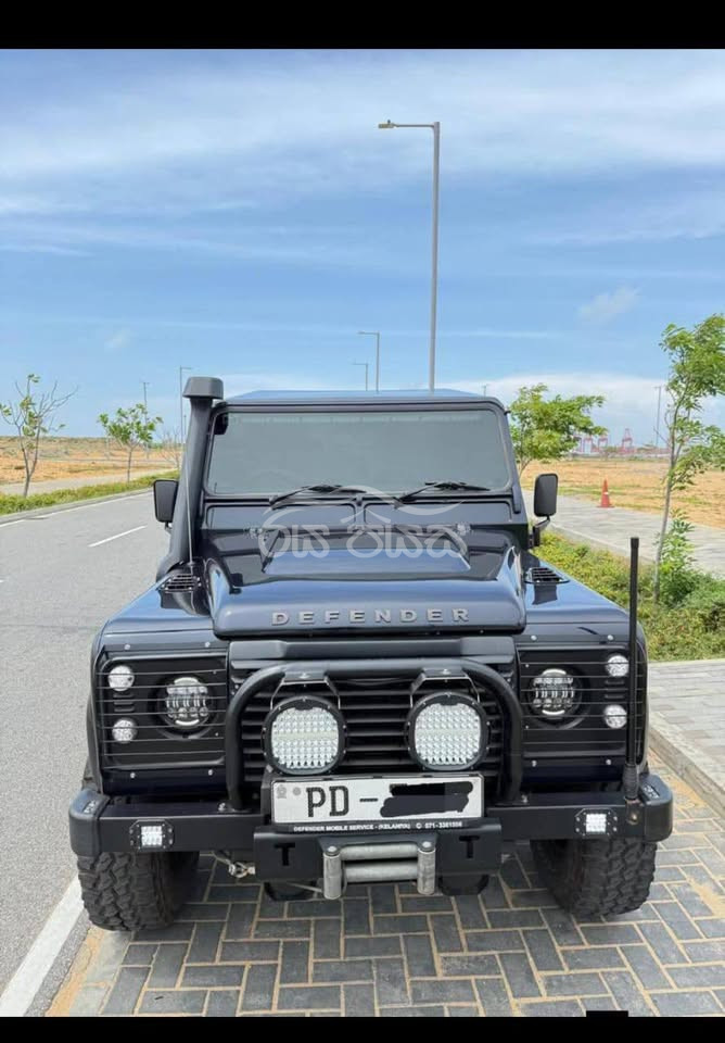 Land Rover Defender Puma