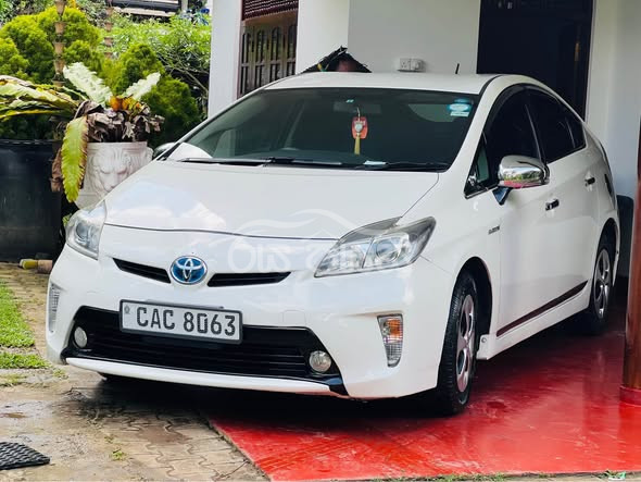 Toyota Prius S LED