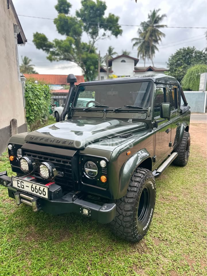 Land Rover Defender 110