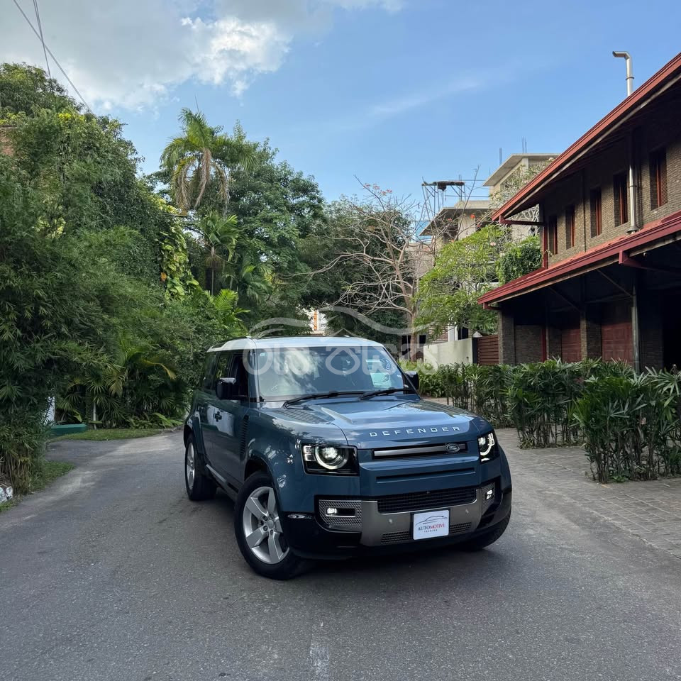Land Rover Defender P300