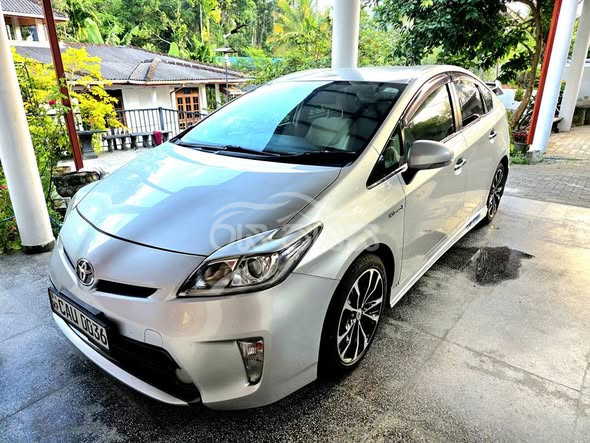 Toyota Prius S LED for sale in Kandy