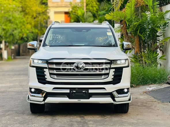 Toyota Land Cruiser LC300 for sale in Gampaha