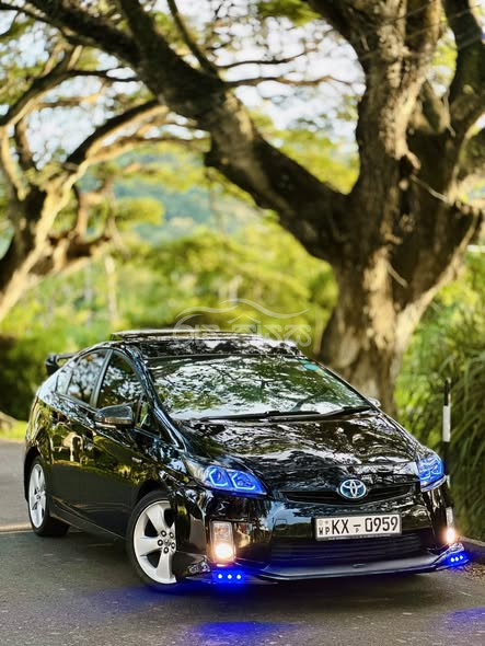 Toyota 𝐏𝐫𝐢𝐮𝐬  " 𝐙VW30 2011 / 2013 for sale in Kottawa